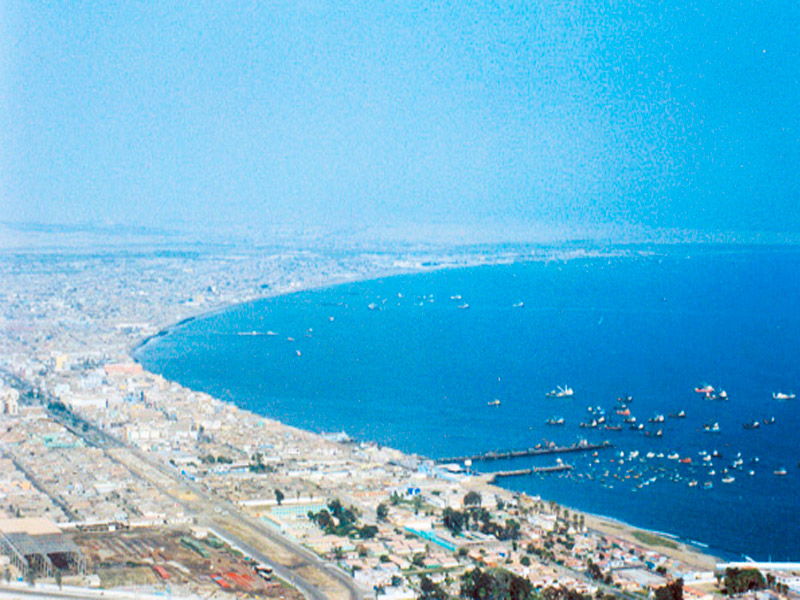 "vista de la  bahía de  Chimbote desde el cerro de la juventud"