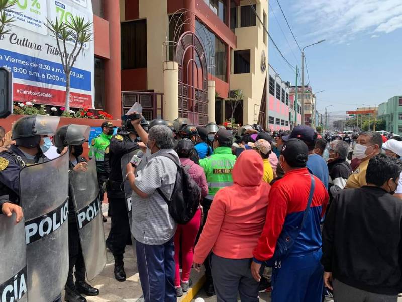 Chimbote: Trabajadores municipales evaluarán una huelga indefinida