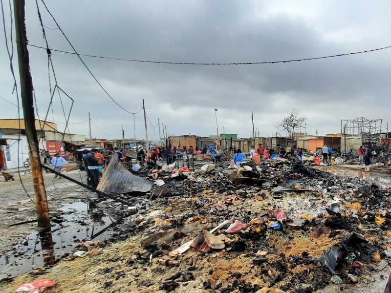 Chimbote: Incendio consume más de 50 puestos en el Mercado 2 de Mayo