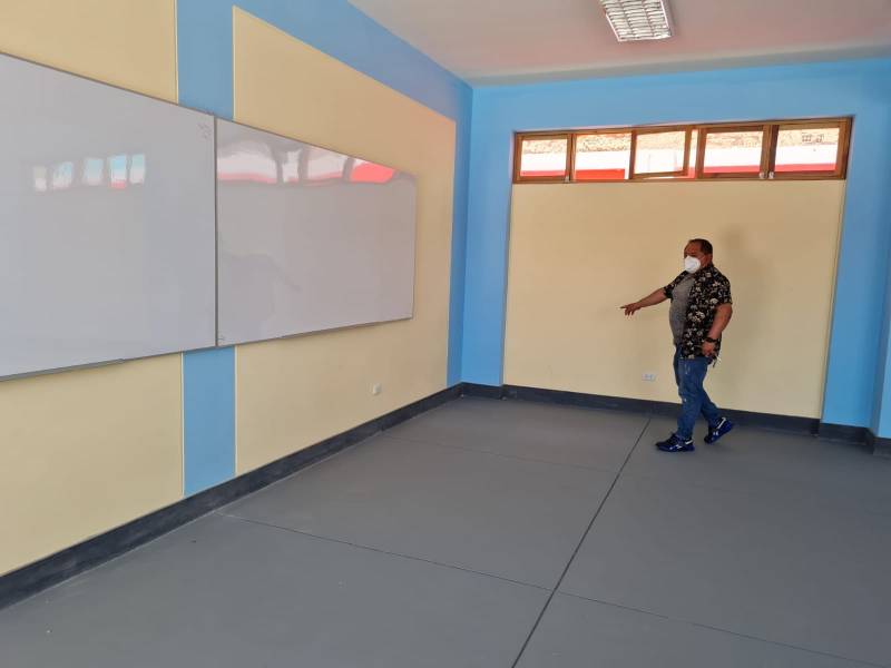 Chimbote: Colegio Belaúnde lleva dos meses esperando muebles y computadoras
