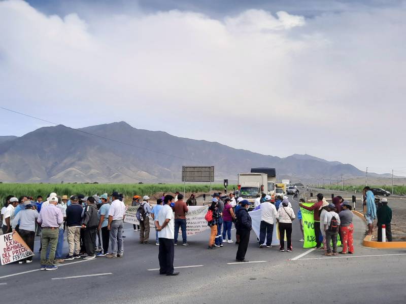 Valle Nepeña: Agricultores bloquean la Panamericana Norte por alza de fertilizantes