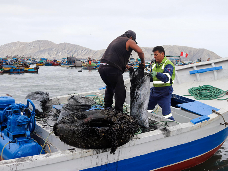 Chimbote: retiran 20 toneladas de basura del fondo marino en la bahía