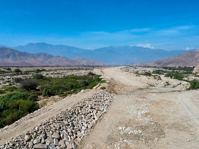 Chimbote: culminan limpieza y descolmatación del río Cascajal, en Monte Sarumo