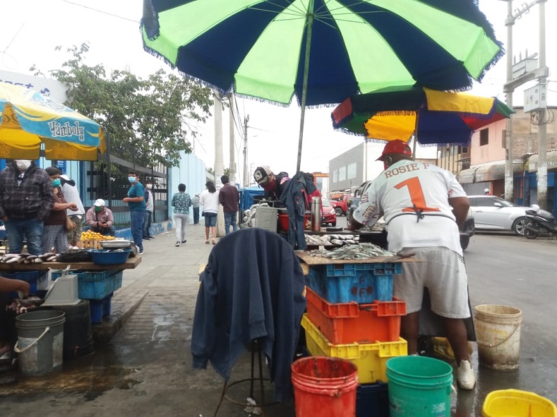 Coronavirus: Ambulantes toman calles de Chimbote