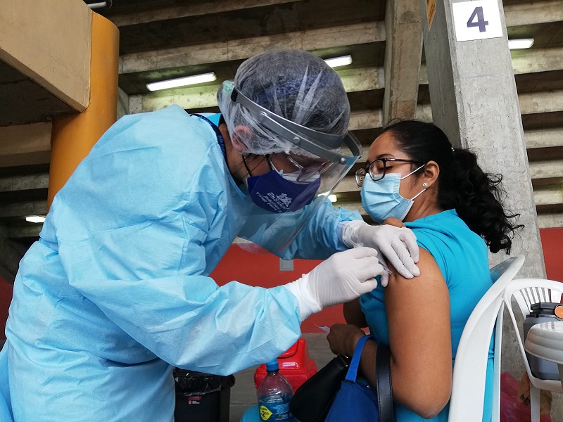 Coronavirus: EsSalud Áncash inicia vacunación masiva de su personal
