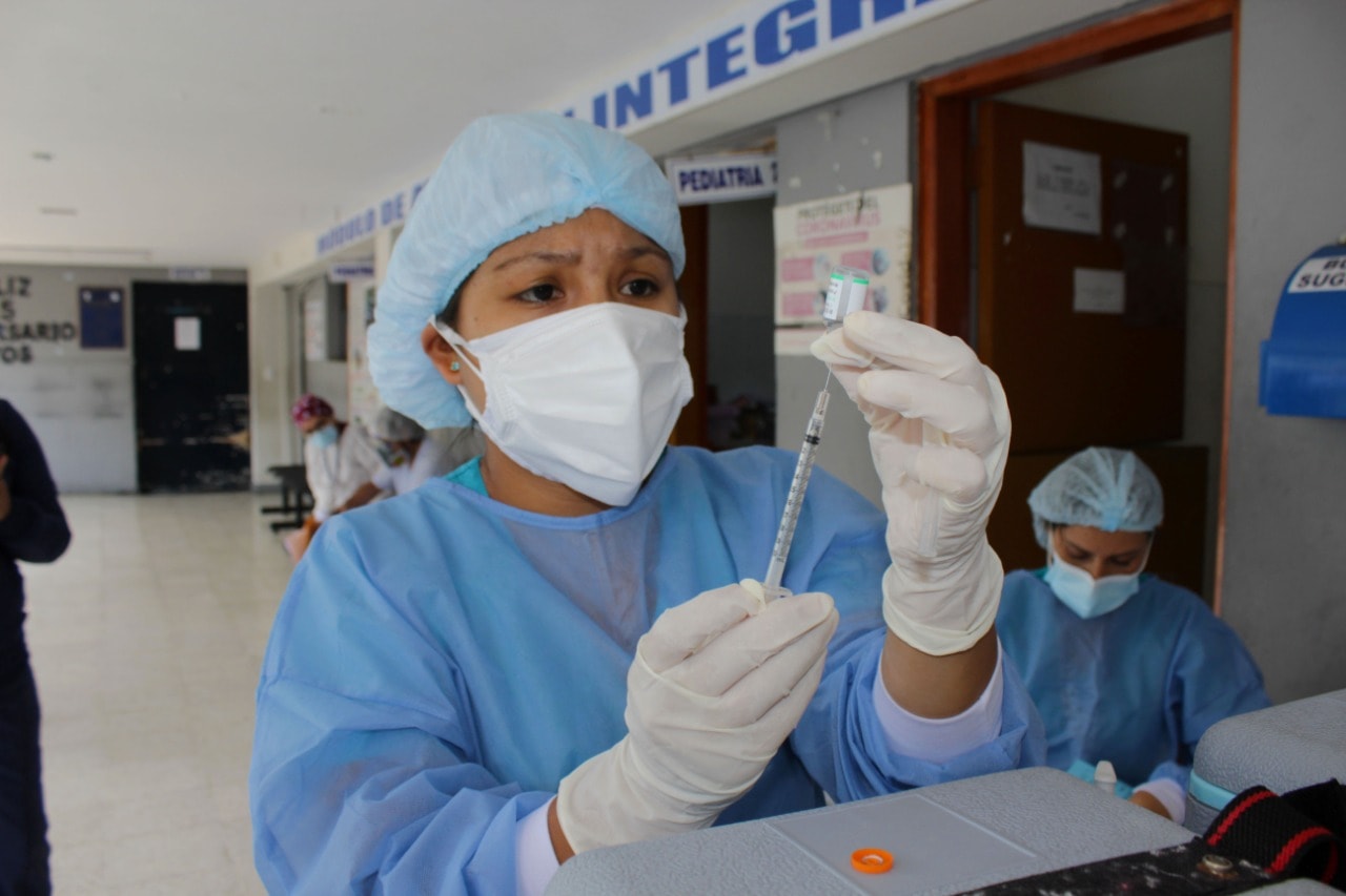 Chimbote: Hospital La Caleta concluye aplicación de primer lote de vacunas