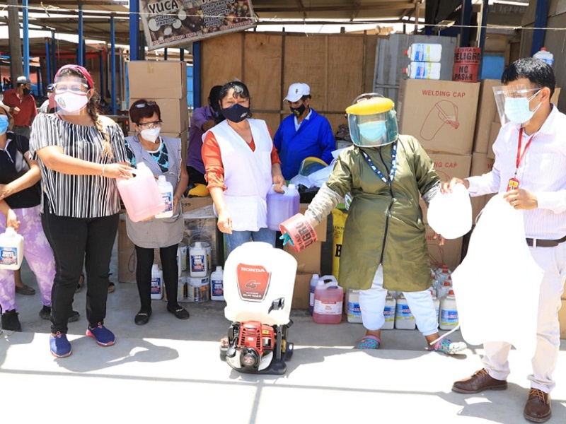 Chimbote: Reparten jabón y protectores faciales en mercado Dos de Mayo
