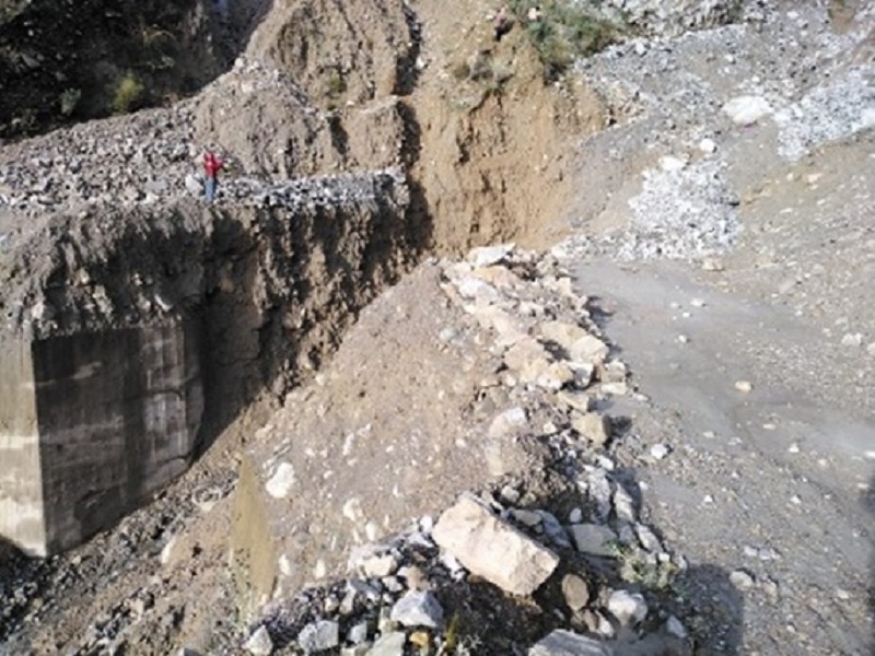 Áncash: deslizamientos bloquean carretera departamental en Bolognesi 