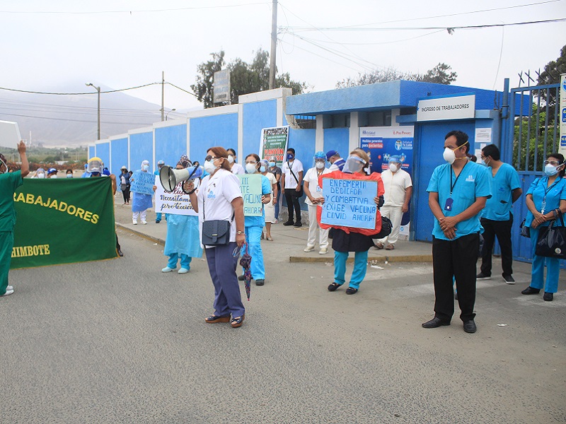 Chimbote: Personal de salud realiza plantón en el Hospital III de EsSalud