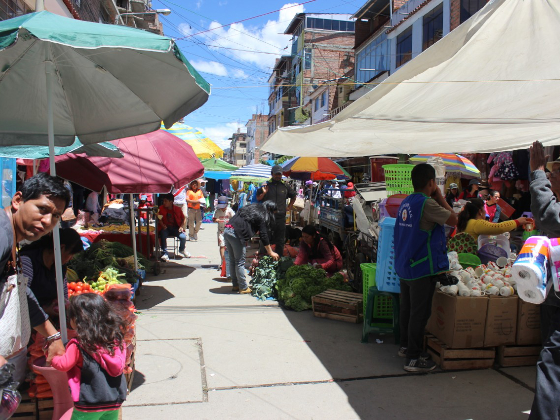 Huaraz: ambulantes se adueñan de calles por fiestas de fin de año